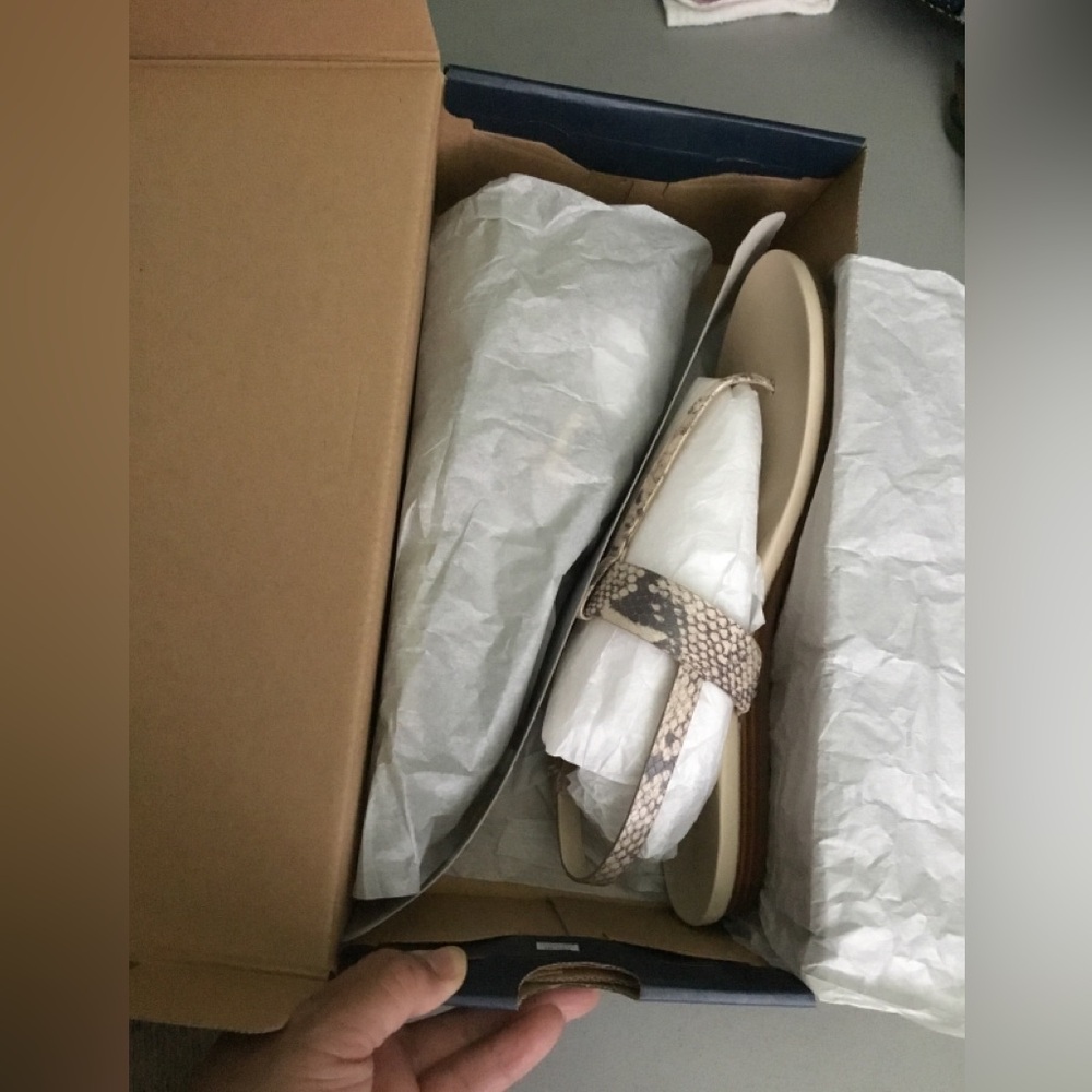 COLE HAAN - Picture 9 of 10